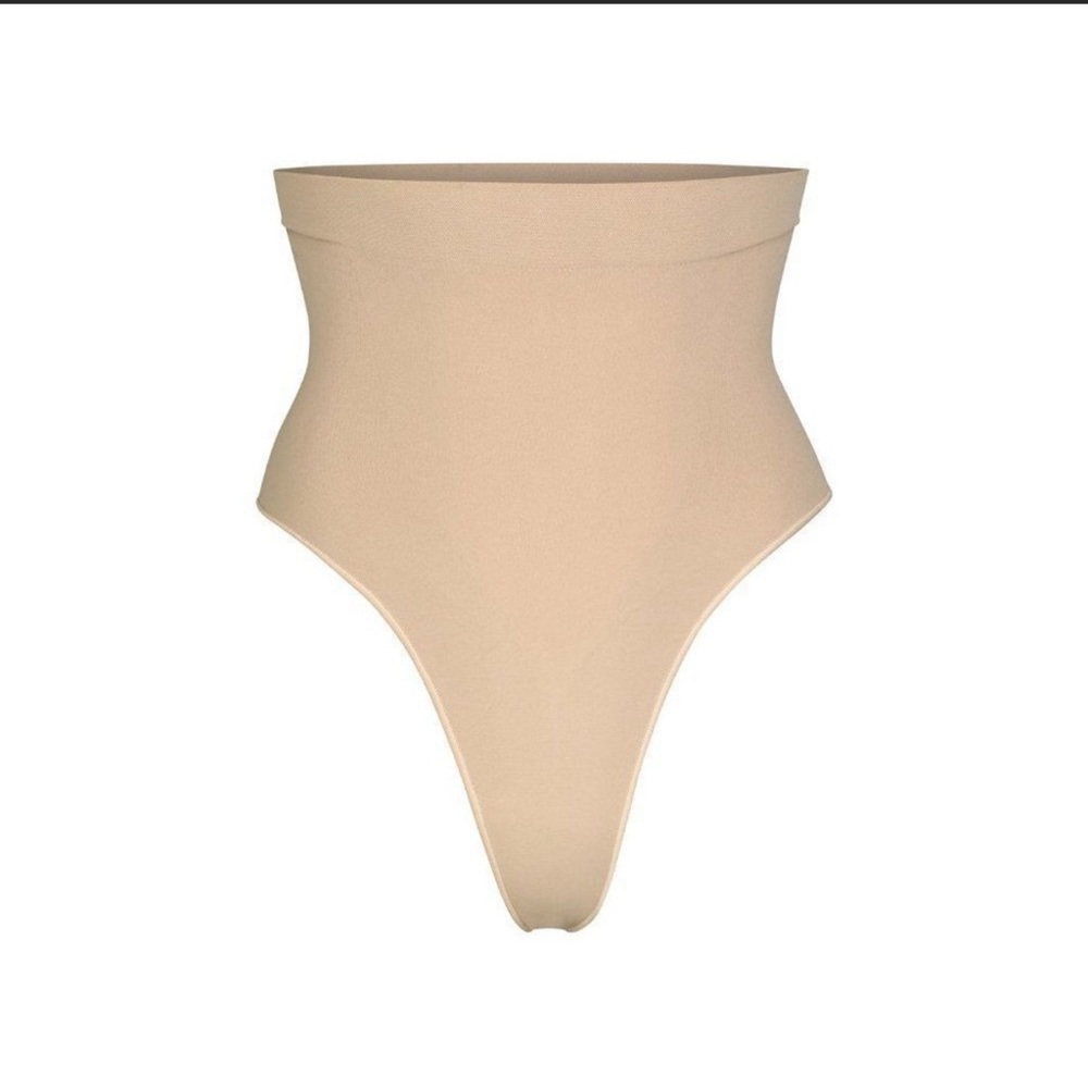SH-MWT-0198 SKIMS SCULPTING MID WAIST THONG
COLOR CLAY 4X/5X